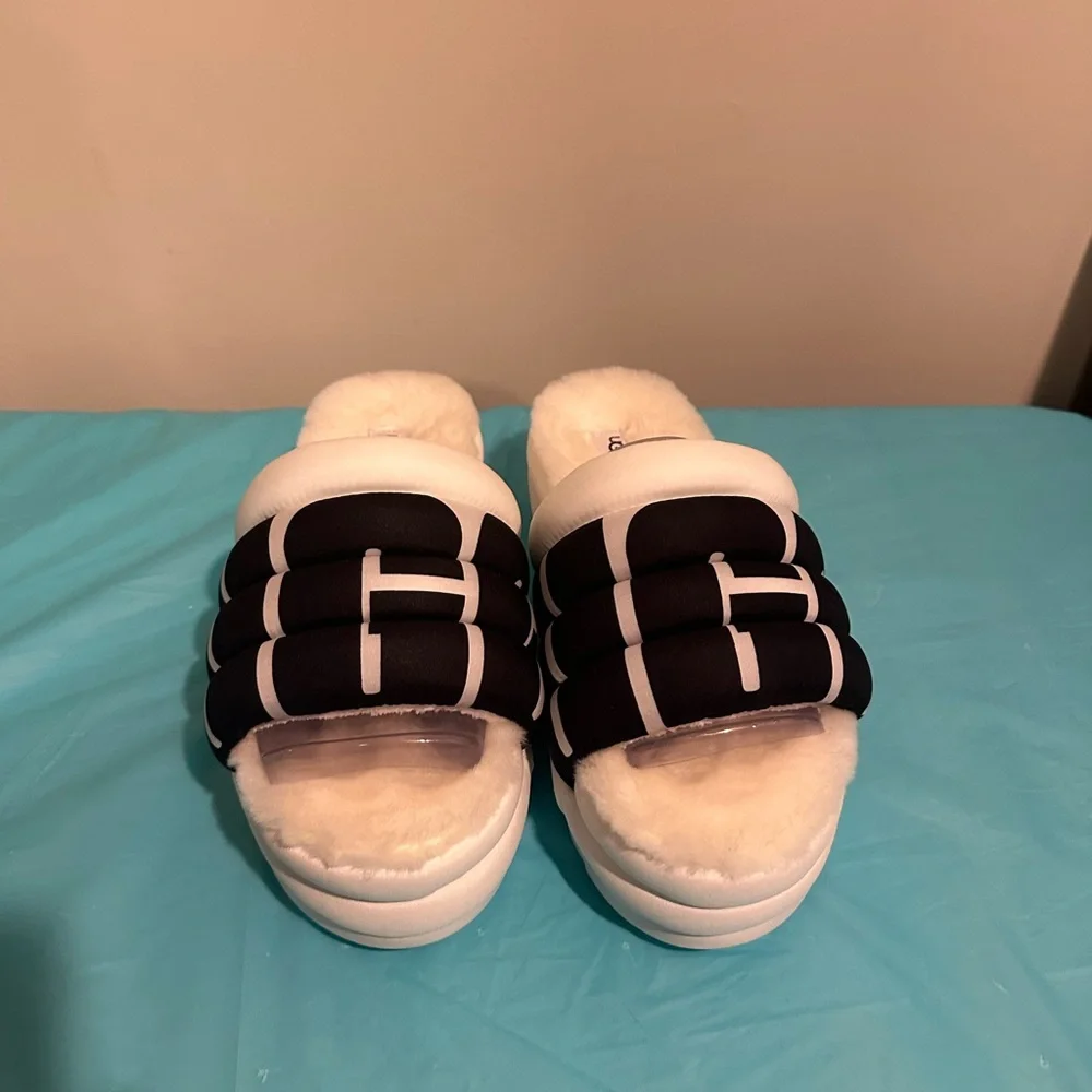 UGG W Maxi Slide Logo in White - Picture 3 of 8